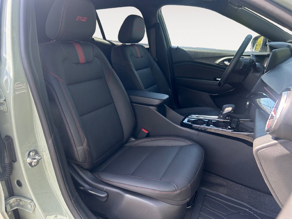 Used 2024 Chevrolet Trax RS w/ Sunroof Package FWD image 25