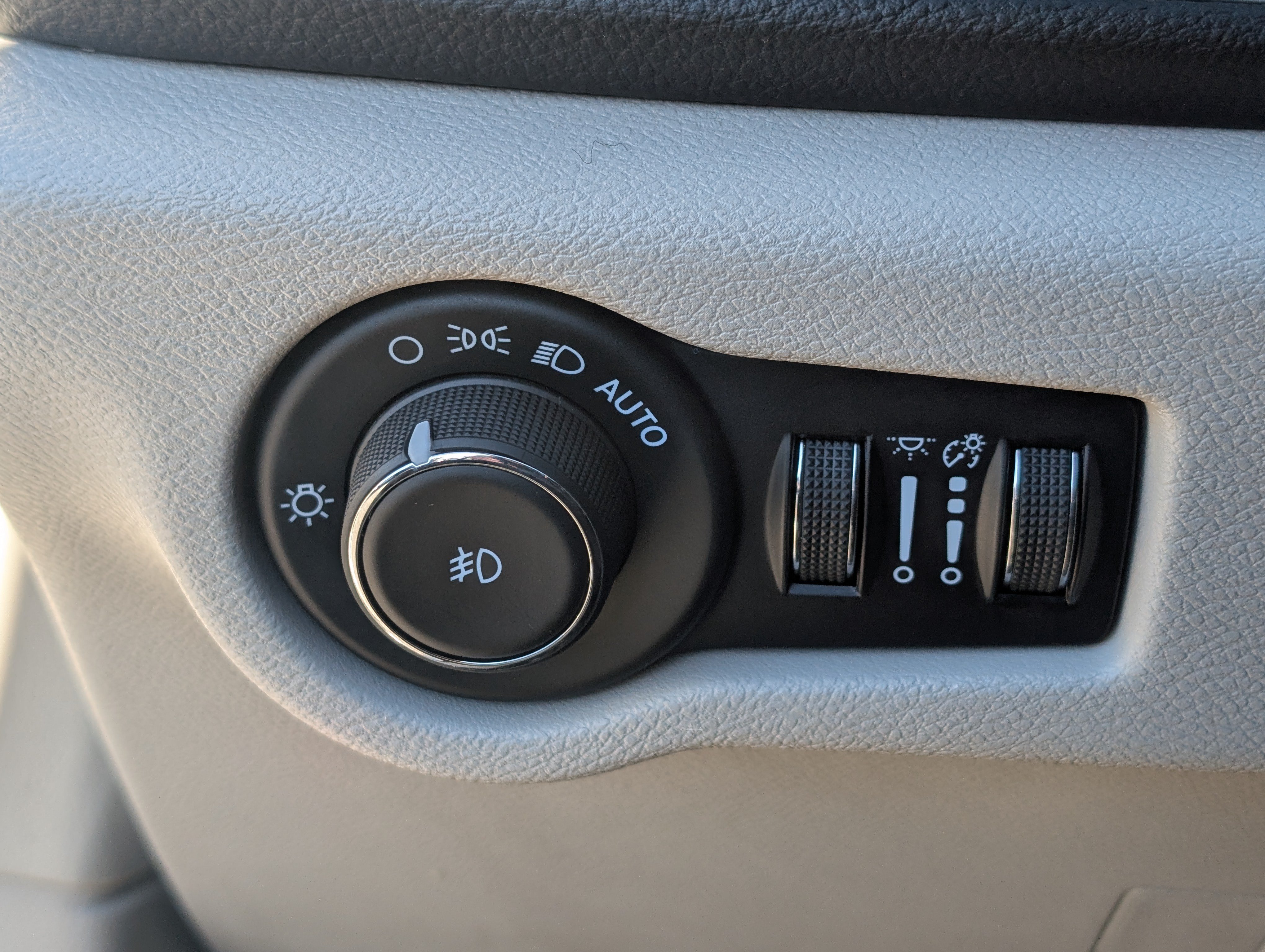 Used 2023 Chrysler Pacifica Touring-L FWD image 25