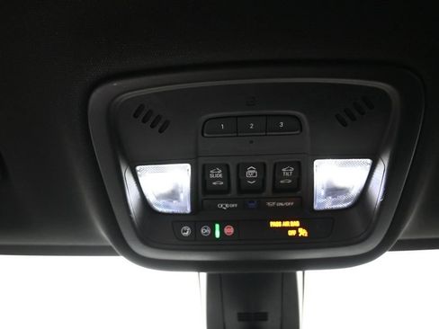 Used 2023 Chevrolet Traverse High Country FWD image 20