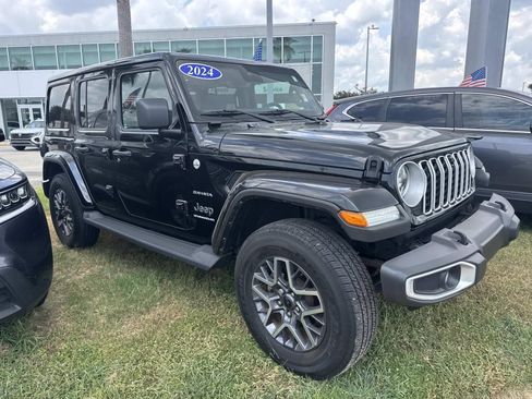 Used 2024 Jeep Wrangler Unlimited Sahara w/ Technology Group AWD/4WD image 3