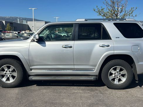 Used 2011 Toyota 4Runner SR5 w/ Premium Pkg w/Leather image 8