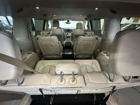 Used 2021 Chrysler Voyager Lxi FWD image 15