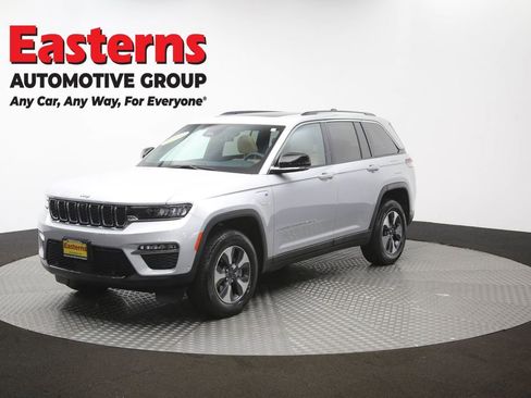 Used 2022 Jeep Grand Cherokee Limited 4xe w/ Luxury Tech Group II AWD/4WD image 58