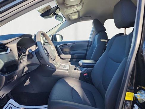 Certified 2022 Toyota RAV4 LE image 9