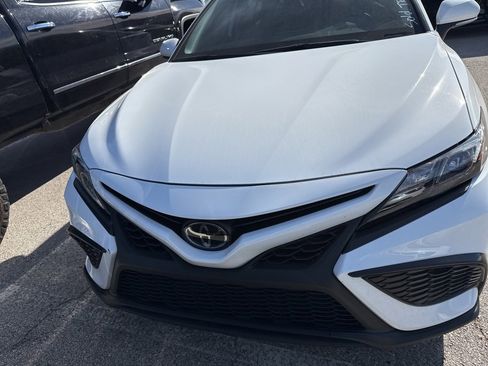 Used 2023 Toyota Camry SE image 2