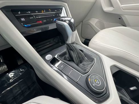Certified 2022 Volkswagen Tiguan SE w/ Panoramic Sunroof Package image 19