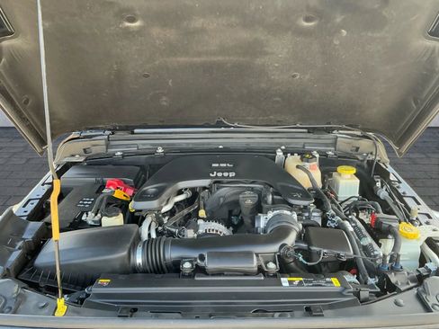 Used 2021 Jeep Gladiator Sport image 22