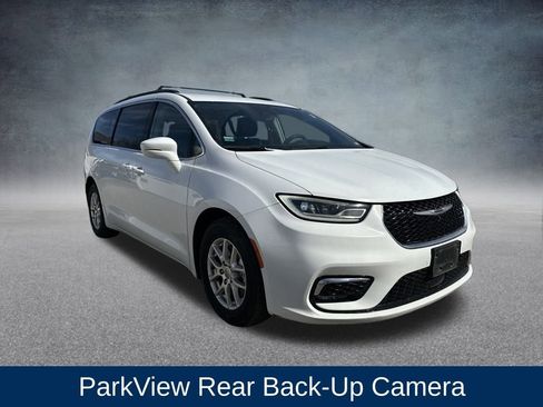 Used 2022 Chrysler Pacifica Touring-L image 8