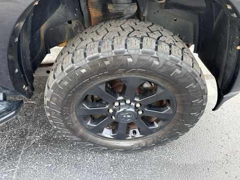 Used 2019 RAM 2500 Laramie w/ Black Appearance Package AWD/4WD image 11