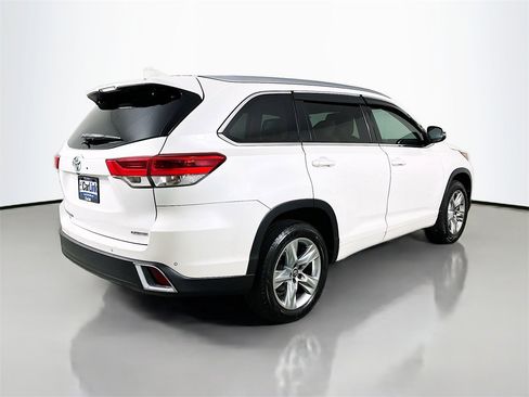 Used 2017 Toyota Highlander Limited image 8