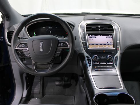 Used 2019 Lincoln Nautilus Reserve w/ Driver Assistance Package image 2