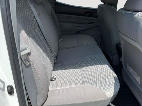 Used 2015 Toyota Tacoma 4x4 Double Cab w/ Convenience Package image 12