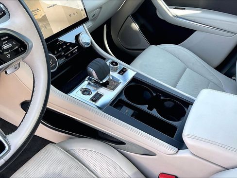 Used 2024 Jaguar F-PACE R-Dynamic S image 15