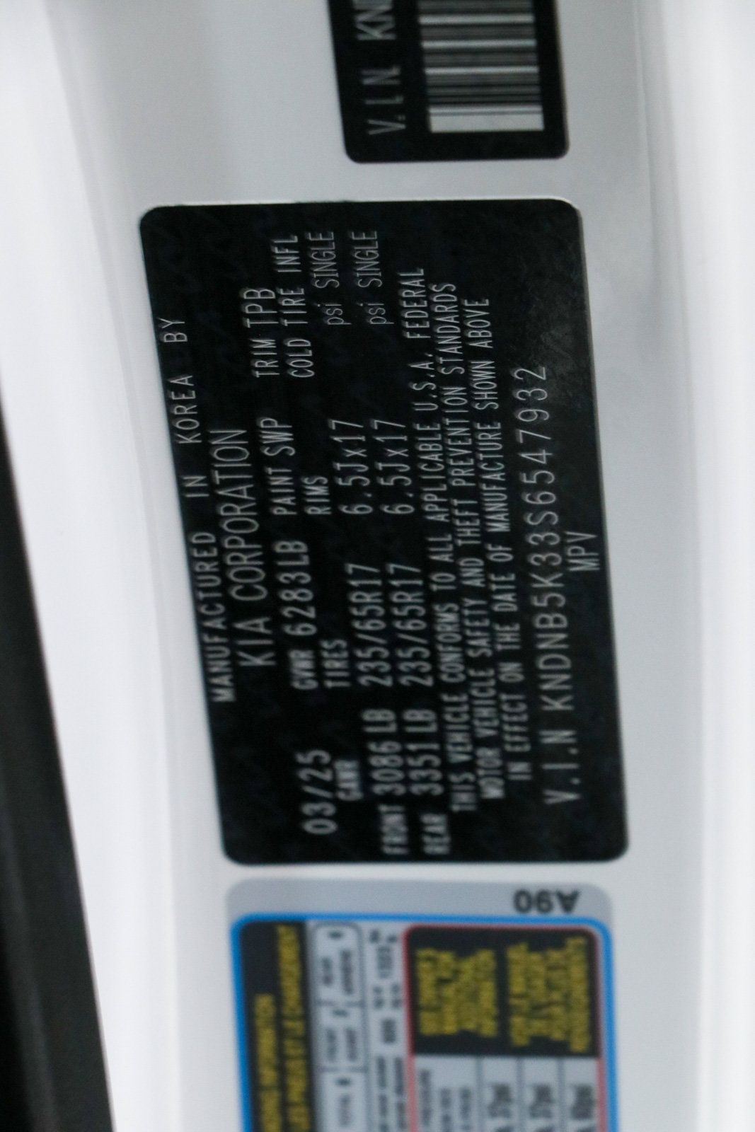 Used 2025 Kia Carnival FWD image 33