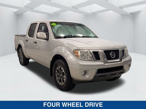 Used 2018 Nissan Frontier PRO-4X image 2