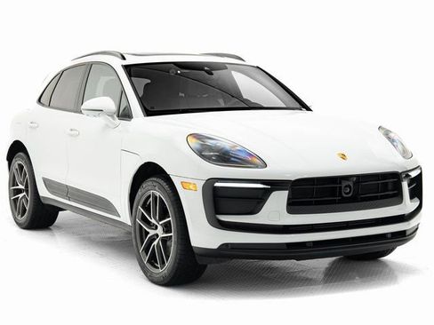 New 2026 Porsche Macan image 32