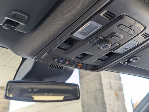 Used 2023 GMC Yukon XL SLT w/ SLT Luxury Package image 31