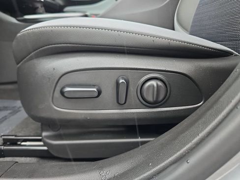 Certified 2025 Buick Envista Preferred w/ Convenience I Package FWD image 18