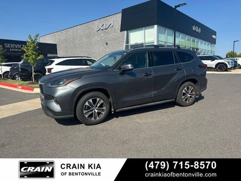 Used 2021 Toyota Highlander XLE FWD image 8