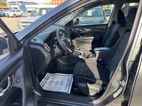 Used 2016 Nissan Rogue S w/ S Family Package image 8