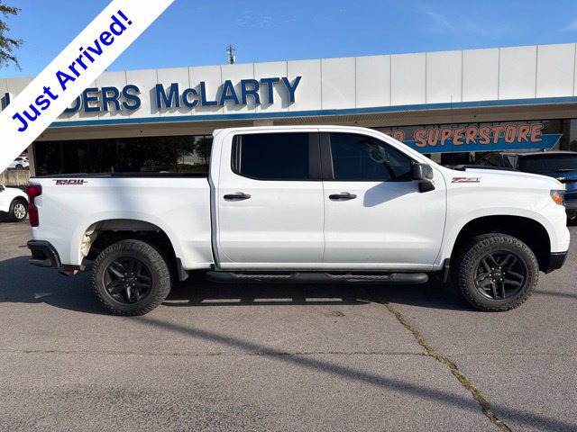 Used 2022 Chevrolet Silverado 1500 Custom Trail Boss w/ LPO, Dark Essentials Package AWD/4WD image 2