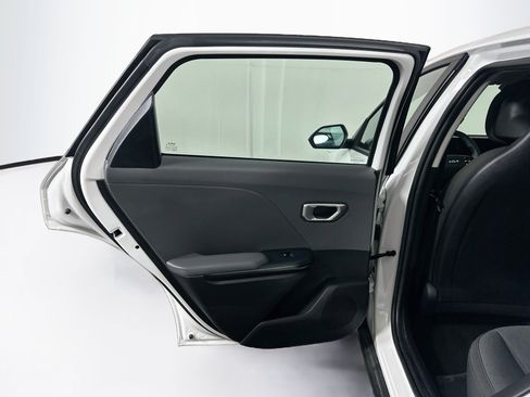 Used 2025 Kia K4 FWD image 25