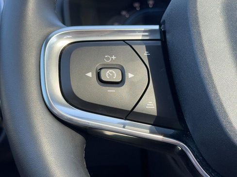 Certified 2025 Volvo XC40 B5 Plus image 18