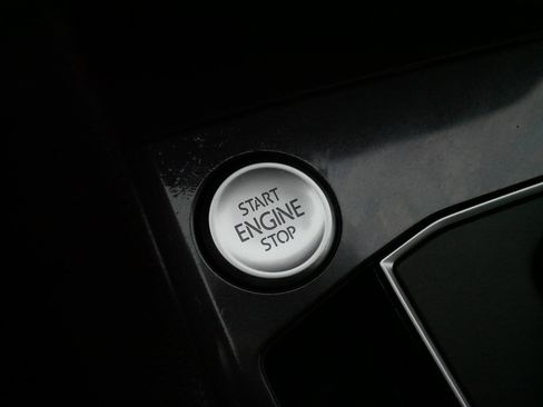 Certified 2020 Volkswagen Tiguan SE w/ Panoramic Sunroof Package image 26