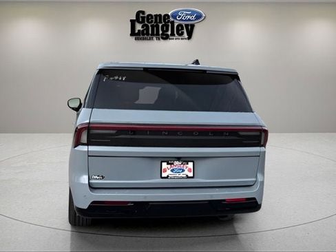 Used 2025 Lincoln Navigator Reserve AWD/4WD image 23