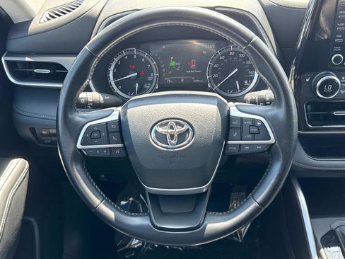 Used 2022 Toyota Highlander XLE image 10