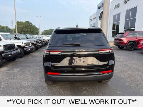 Used 2024 Jeep Grand Cherokee Altitude AWD/4WD image 5