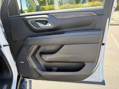 Used 2023 Chevrolet Suburban Z71 w/ Luxury Package image 16