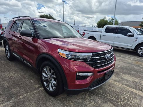 Used 2024 Ford Explorer XLT w/ Equipment Group 202A RWD image 14
