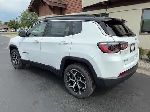 Used 2026 Jeep Compass Limited AWD/4WD image 14