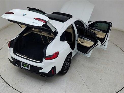 Used 2025 BMW X4 xDrive30i image 90