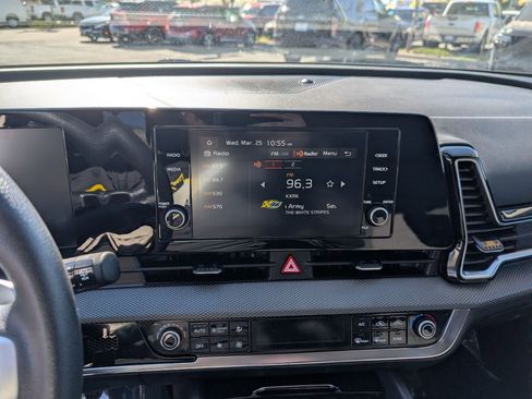 Used 2024 Kia Sportage LX image 19