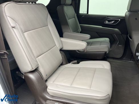 Used 2023 GMC Yukon XL SLT w/ SLT Luxury Package image 24