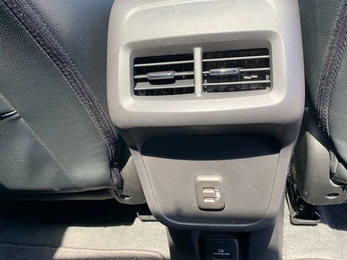 Used 2022 Chevrolet Equinox LT AWD/4WD image 38