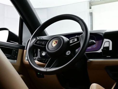 Certified 2024 Porsche Cayenne image 21