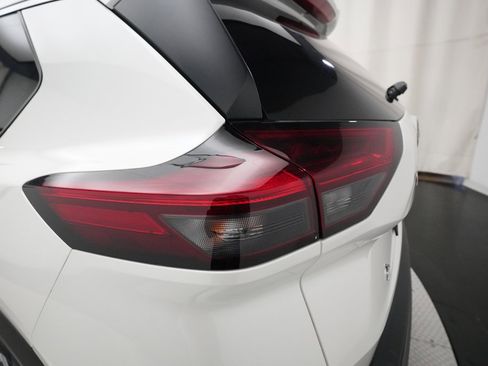 Used 2023 Nissan Rogue SV image 31