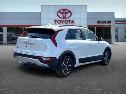 Used 2023 Kia Niro EX image 5