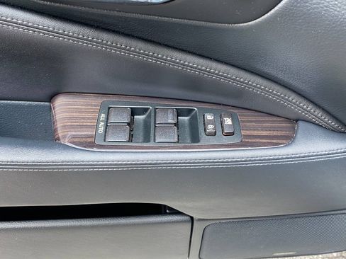 Used 2015 Lexus LS 460 w/ Comfort Package RWD image 18
