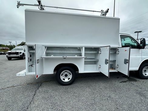 New 2025 GMC Savana 3500 w/ Power Convenience Package RWD image 22