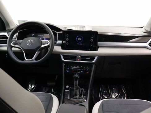 Used 2025 Volkswagen Taos SE w/ Panoramic Sunroof Package image 15