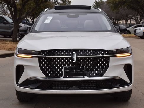 New 2026 Lincoln Nautilus Reserve image 2