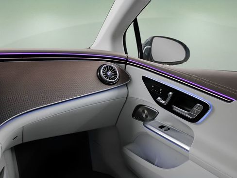 Used 2025 Mercedes-Benz EQE 350+ 4MATIC Sedan image 23