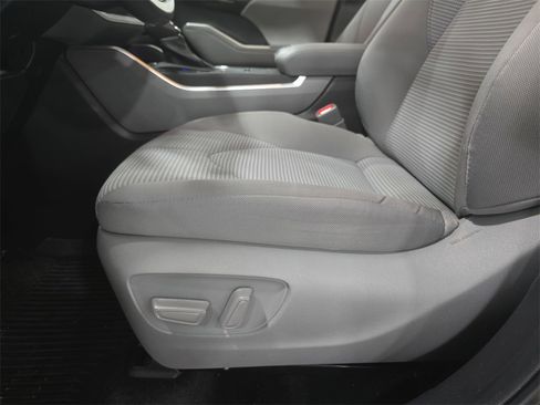 Used 2022 Toyota Highlander LE image 27