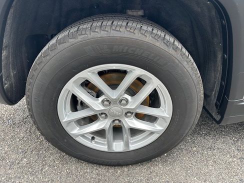 Certified 2024 Jeep Grand Cherokee Laredo X w/ Trailer Tow Package image 32