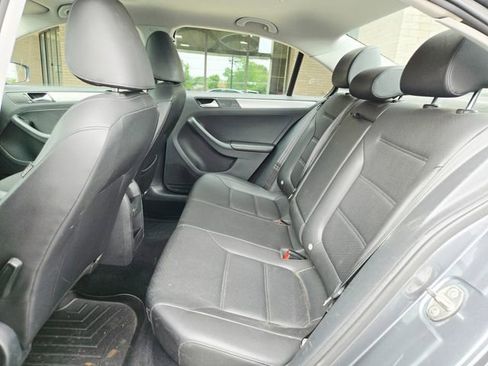 Used 2017 Volkswagen Jetta SE FWD image 17