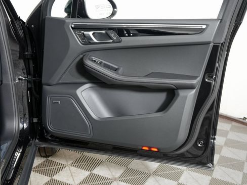 New 2026 Porsche Macan image 36